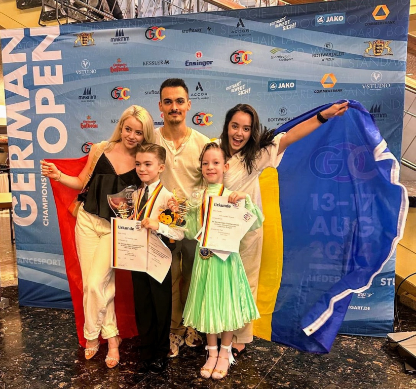 GALERIE FOTO - Micii dansatori din Iași, medaliați cu aur și argint la cel mai mare concurs de dans sportiv din lume