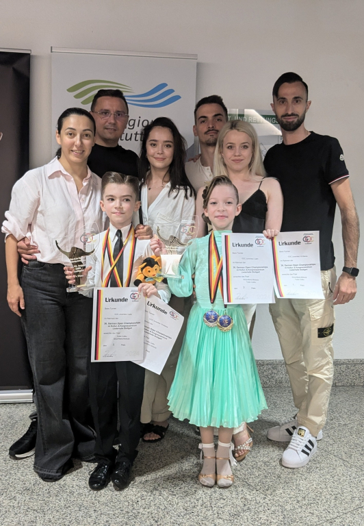 GALERIE FOTO - Micii dansatori din Iași, medaliați cu aur și argint la cel mai mare concurs de dans sportiv din lume