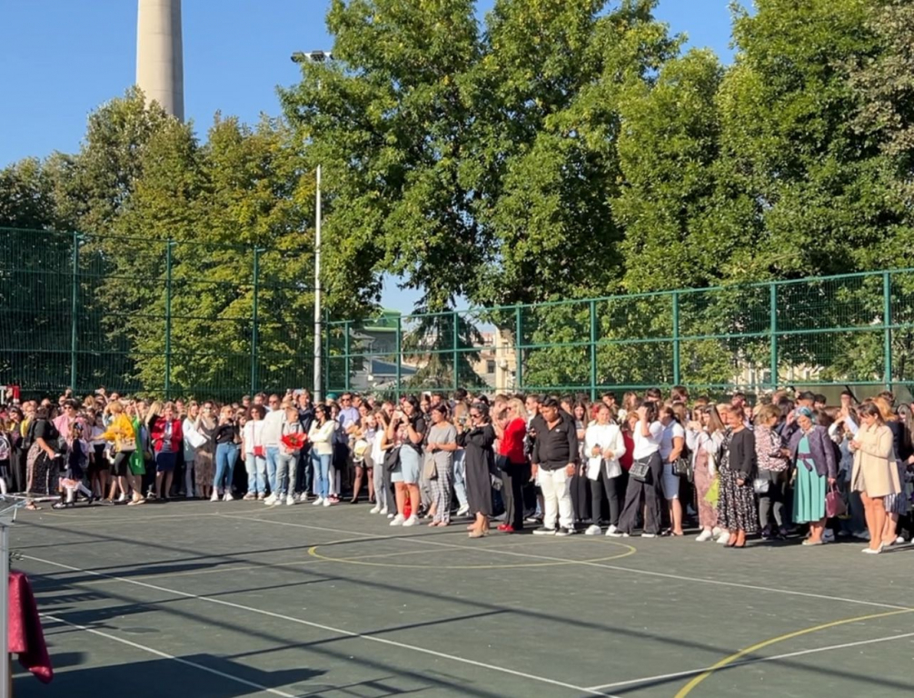  La Colegiul Național de Arte „Octav Băncilă” au răsunat primele acorduri ale toamnei