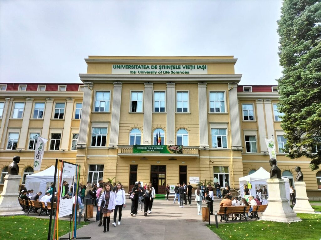 Studenții agronomi, grăbiți să intre în amfiteatre