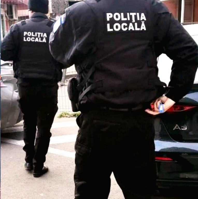 Agenții au scăpat de acuzațiile de violare de domiciliu, dar au rămas cu purtarea abuzivă