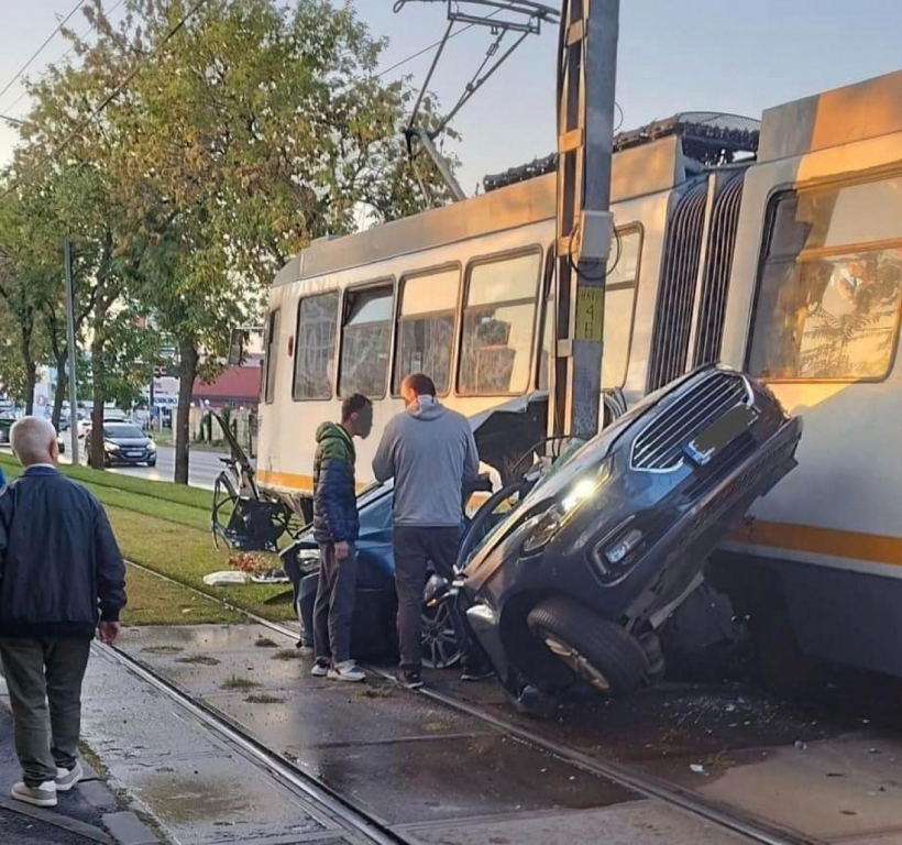 Șoferul strivit de un tramvai în București lucra la SPP și era soțul femeii peste care s-a aruncat benzină în Parlament