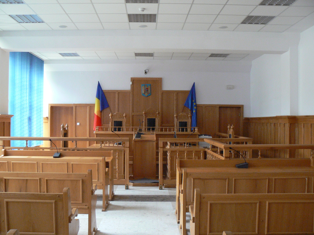 Petentul şi avocatul său se întrec la chiulit