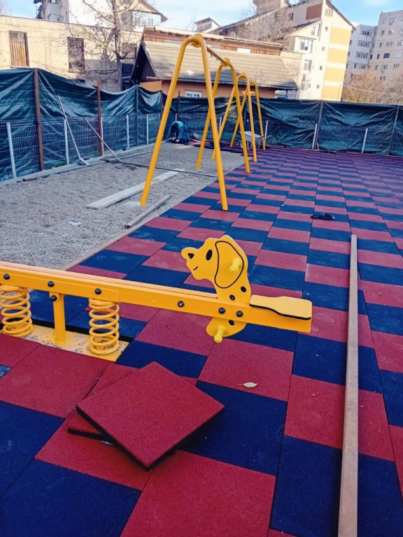 Parcul de joacă modernizat pentru siguranța copiilor