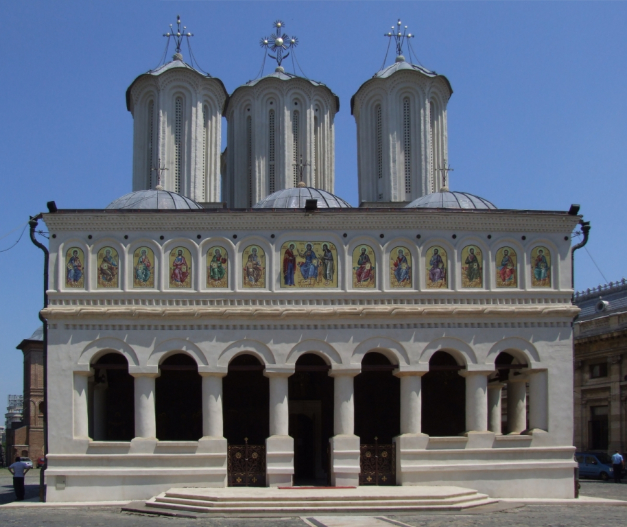 Arhiepiscopia Bucureștilor se delimitează de preotul care a oficiat o slujbă la troița lui Corneliu Zelea Codreanu