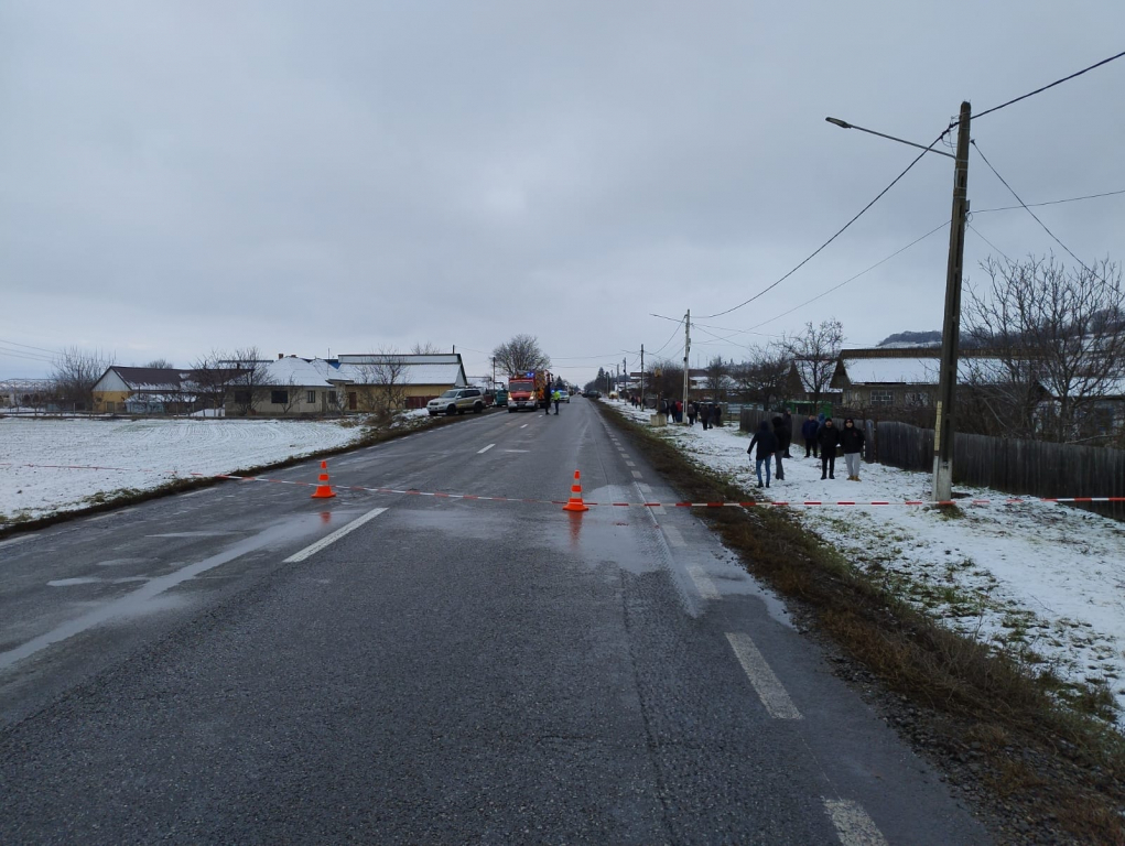 GALERIE FOTO -- Accident grav la Suceava. Un BMW a luat foc. Au murit trei oameni