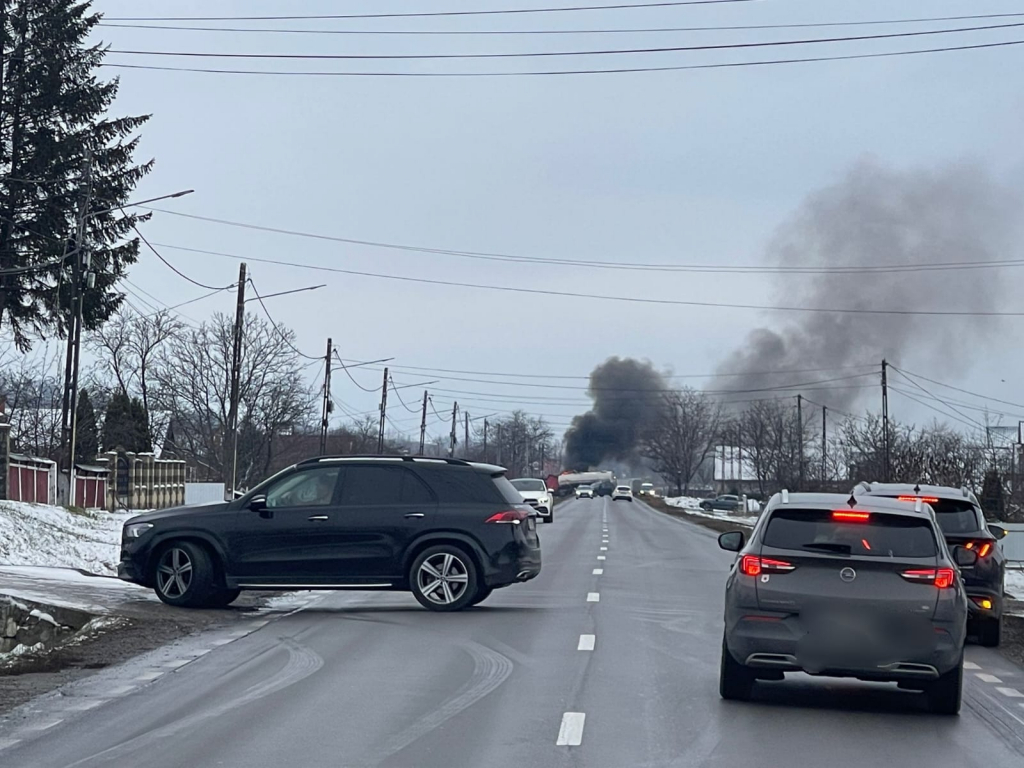 GALERIE FOTO -- Accident grav la Suceava. Un BMW a luat foc. Au murit trei oameni