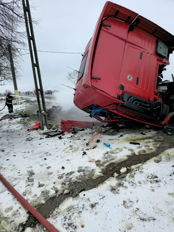 GALERIE FOTO -- Accident grav la Suceava. Un BMW a luat foc. Au murit trei oameni