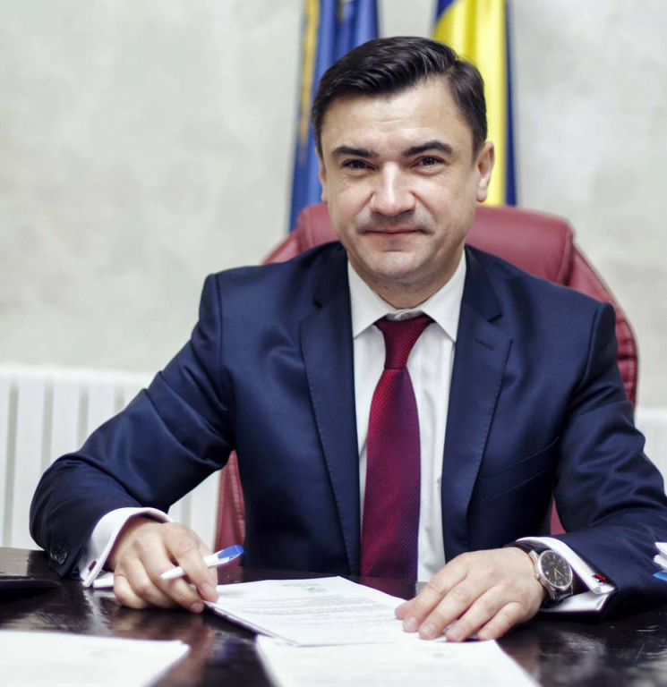 Primarul Mihai Chirica a semnat autorizația de construire pentru consolidarea, reabilitarea și extinderea sălii de festivităţi a Liceului Teoretic „Dimitrie Cantemir”