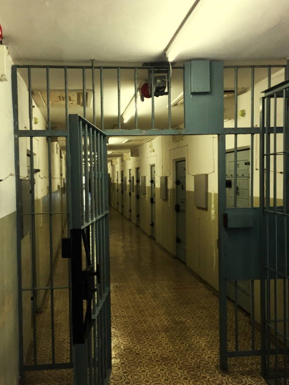 Celula lui Vlad Pascu de la Poarta Albă, luată la puricat. S-a aflat și metoda ingenioasă folosită de deținuți pentru introducerea drogurilor în penitenciar