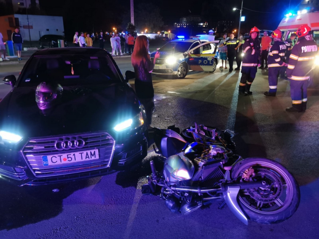 Tânăr de 17 ani, ajuns la spital după ce a intrat cu motocicleta într-un gard de beton