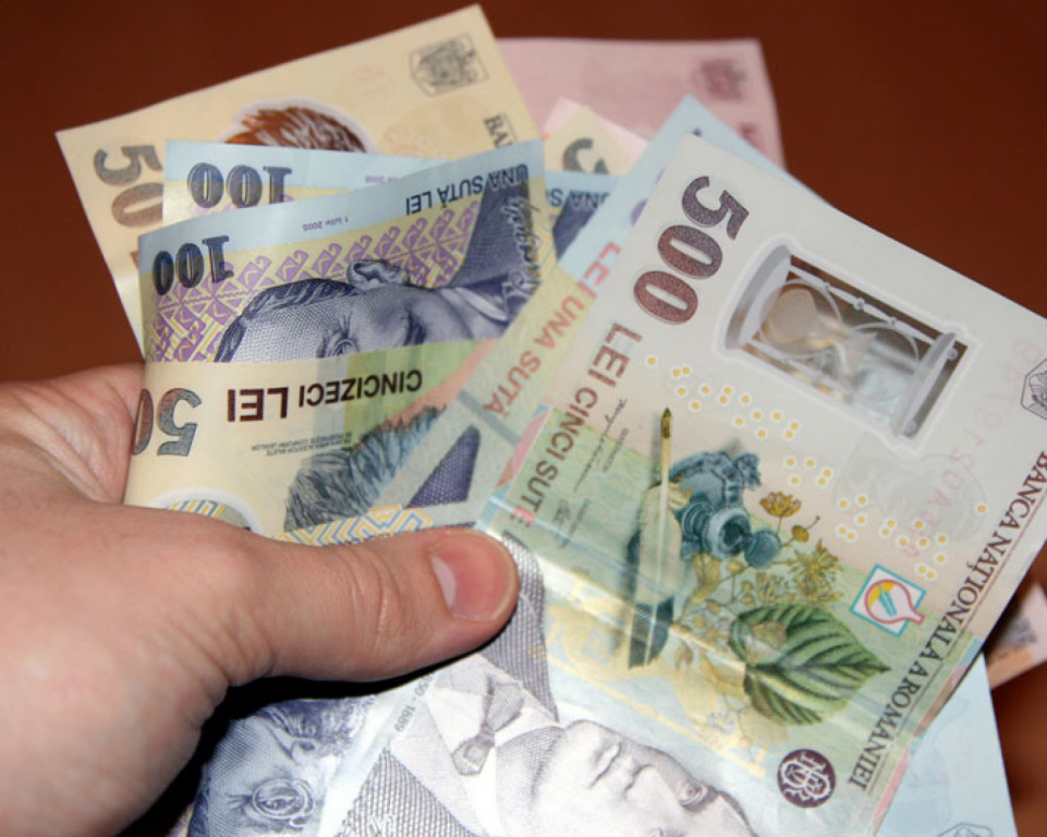 Euro a scăzut la minimul ultimelor două luni