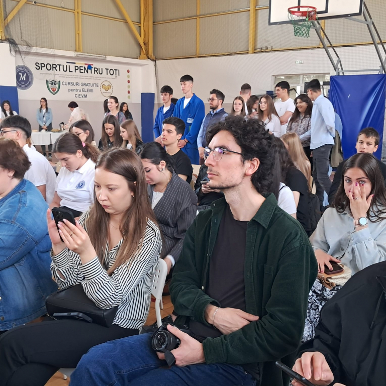 GALERIE FOTO -- Liceenii de la Colegiul „Virgil Madgearu