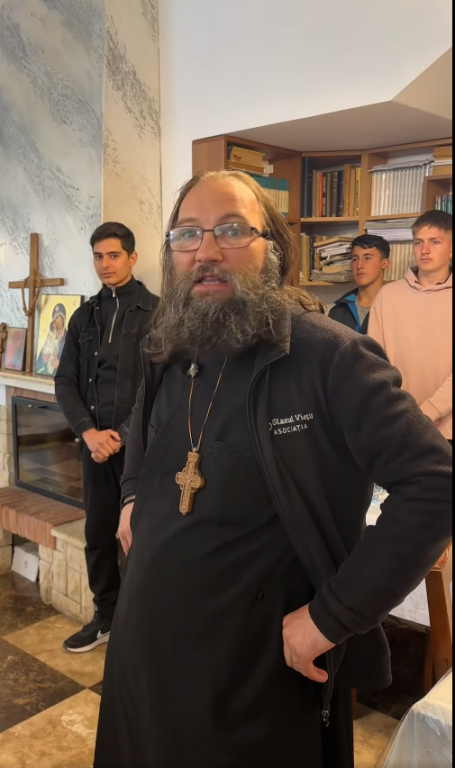Cei mai în vogă maneliști și oameni de afaceri, alături de părintele Dan Damaschin