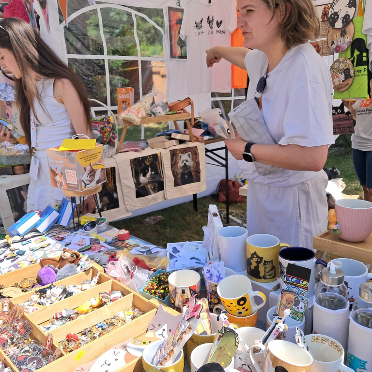 GALERIE FOTO -- Festivalul Șotron, în Grădina Pogor: o zi cu povești, râsete și dinozauri ascunși în săpun