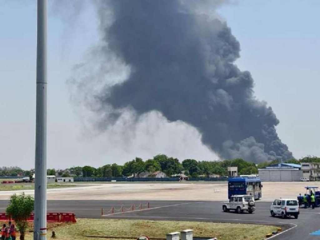 TRAGEDIE! Un avion Air India cu peste 240 de pasageri la bord s-a prăbușit