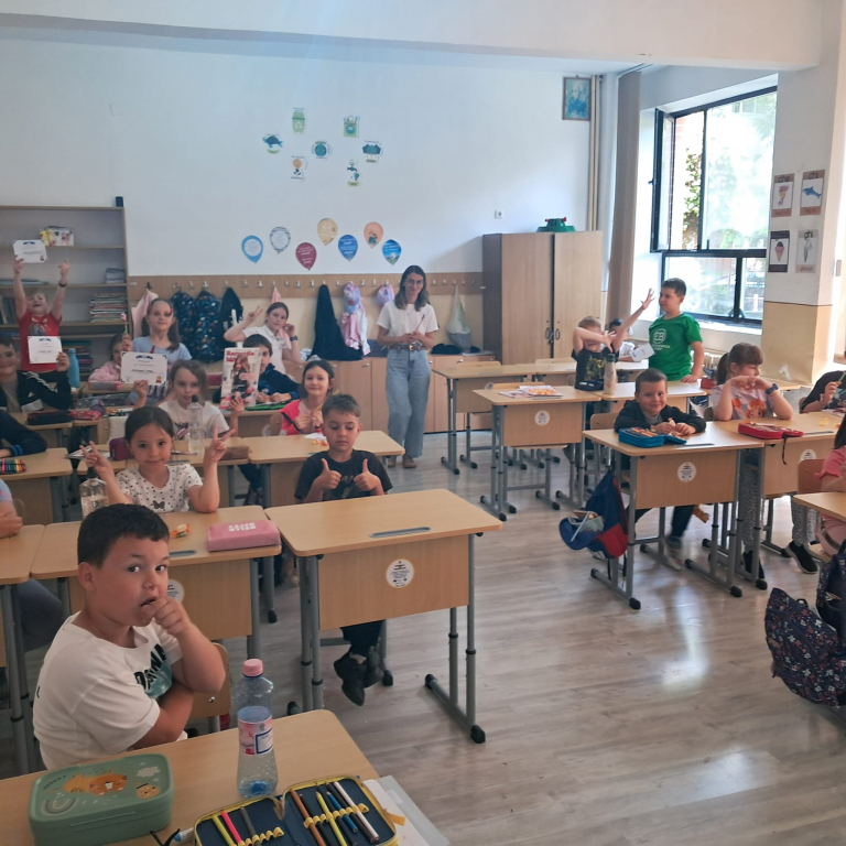 FOTO -- La Școala Gimnazială „Ionel Teodoreanu”, copiii au devenit mici maeștri ai vorbirii în public