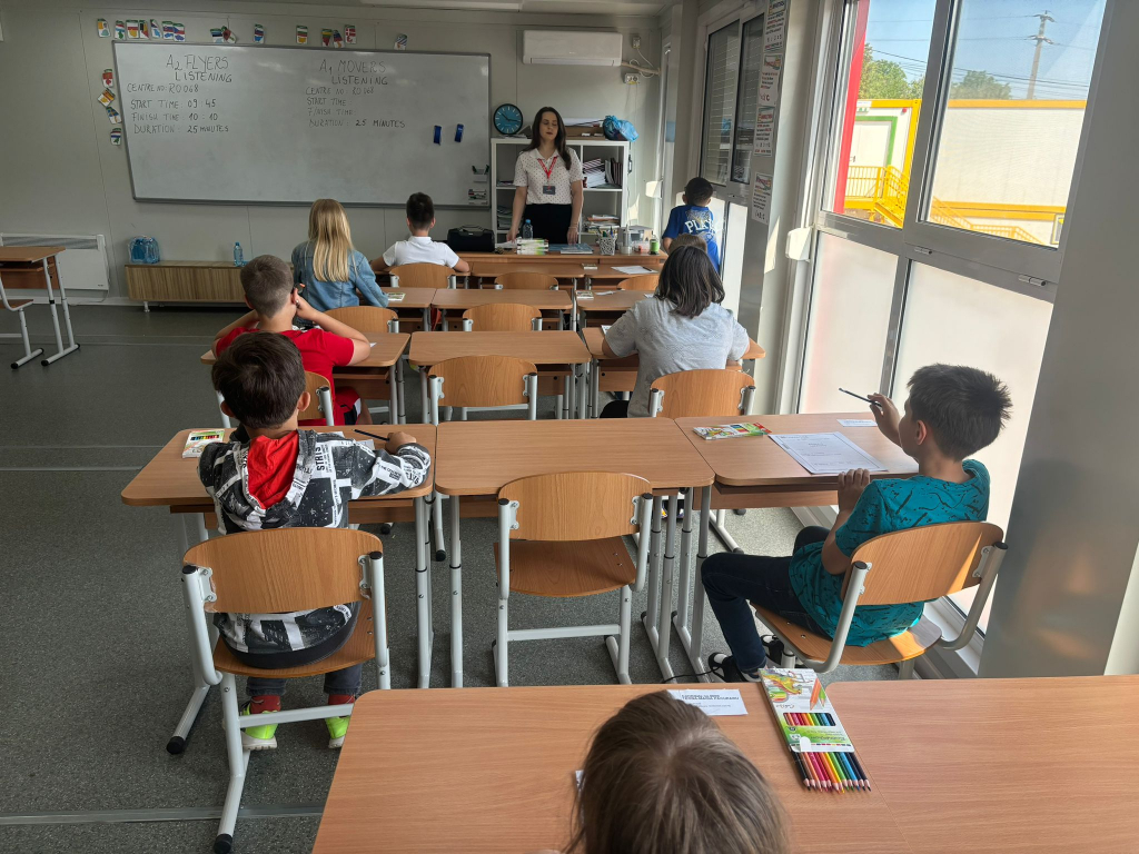  Elevii din Valea Lupului susțin primele examene Cambridge English chiar în școala lor. Un pas spre educația internațională