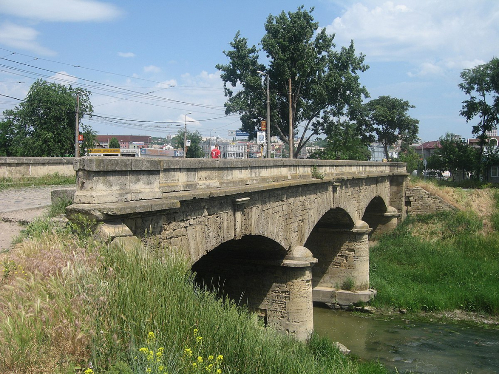 Viaductele feroviare de la Podul de Piatră, o moștenire suspendată între demnitate și uitare