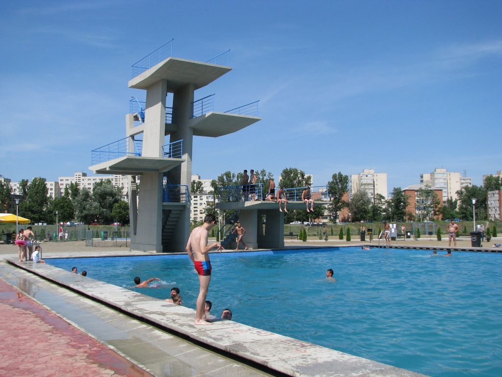 N-ai bani de mare? Hai la ștrand! Acces extins, tarife avantajoase și facilități moderne la Ștrandul Municipal și Baza de Agrement Ciric