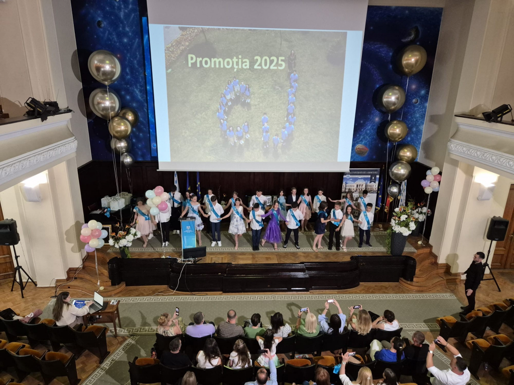FOTO -- Primul final important pentru cei 24 de cercetași ai Liceului Universității „Alexandru Ioan Cuza”-- Cine sunt eu și ce voi deveni? 