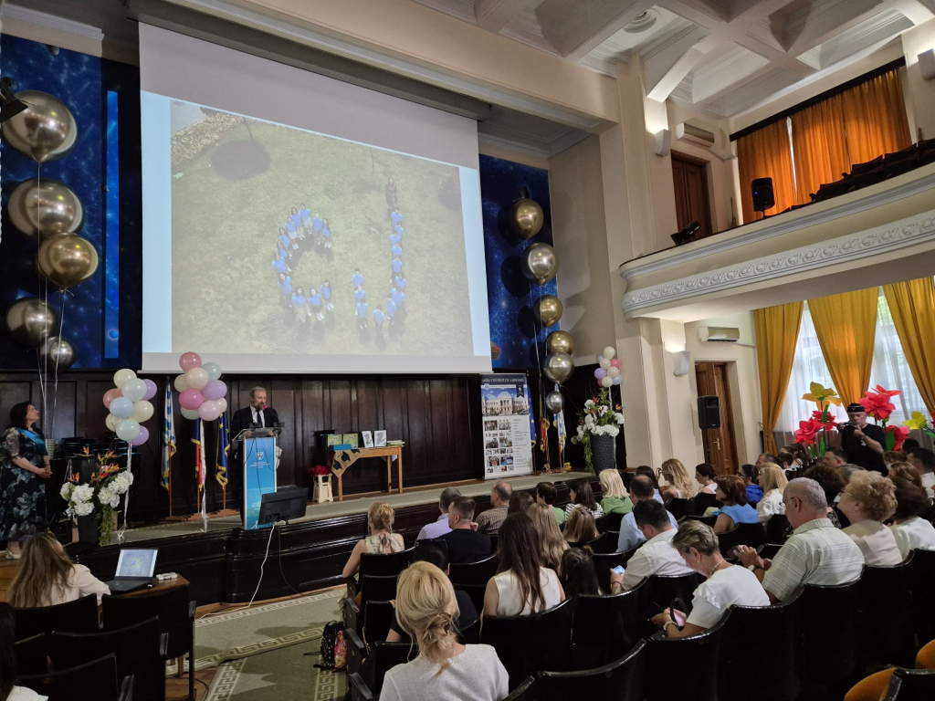 FOTO -- Primul final important pentru cei 24 de cercetași ai Liceului Universității „Alexandru Ioan Cuza”-- Cine sunt eu și ce voi deveni? 