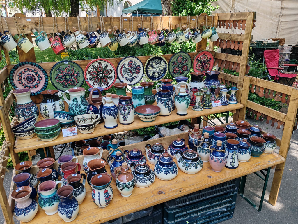 FOTO -- Tradiții vii în inima Iașului. Meșteri olari din România, Republica Moldova și Ucraina, reuniți la Târgul de Ceramică Tradițională