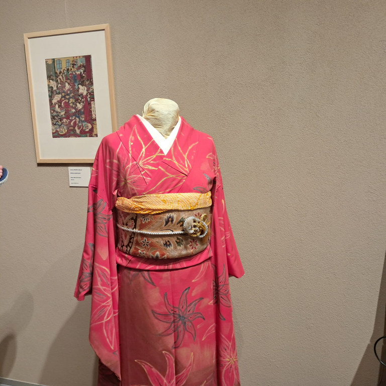 FOTO -- Stampe japoneze autentice, în premieră la Iași. Expoziție permanentă la Palatul Braunstein