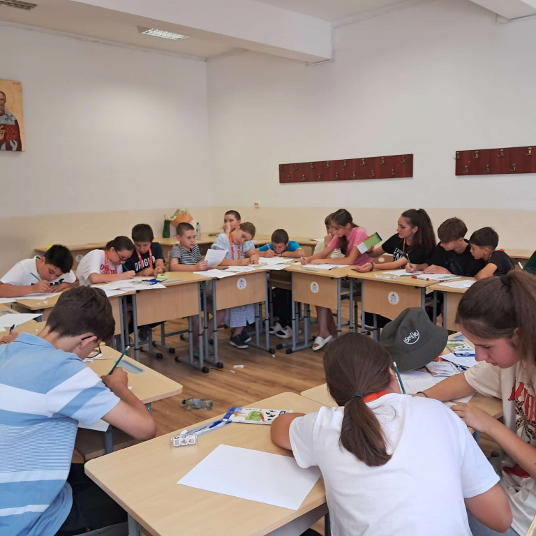Vacanță cu zâmbet și sens. Școala de Vară a Fundației Pro Vita, un laborator de prietenie, pasiune și descoperire