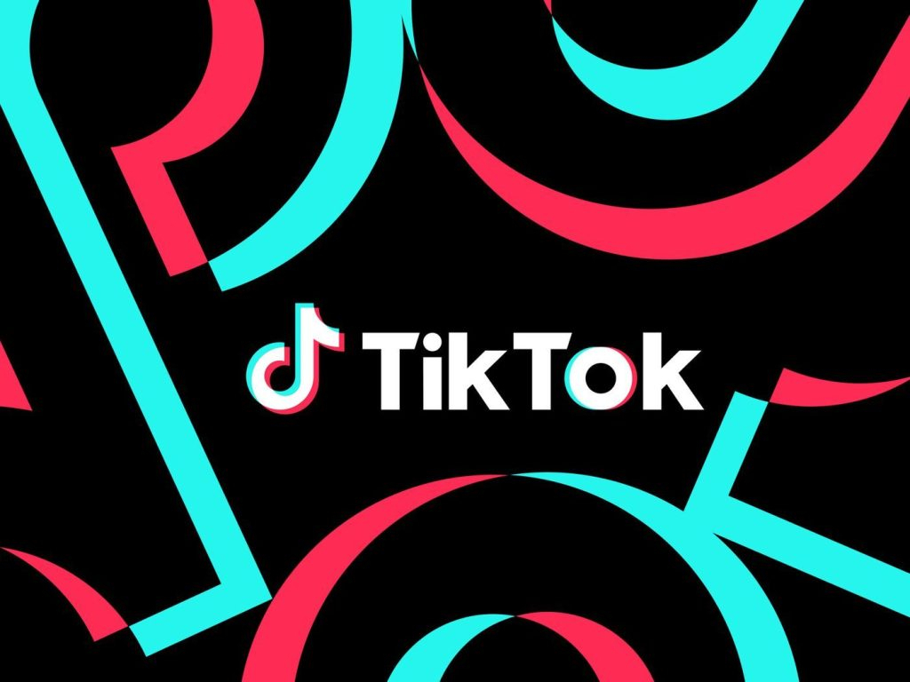 În Iașul digital, generația TikTok ridică o oglindă culturii adulte