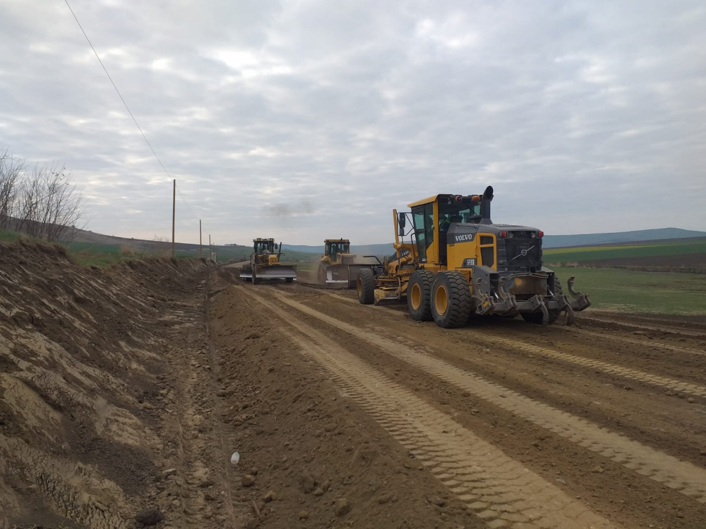 Zece firme se bat pentru unul dintre cele 17 contracte de modernizare ale drumului Iași – Botoșani