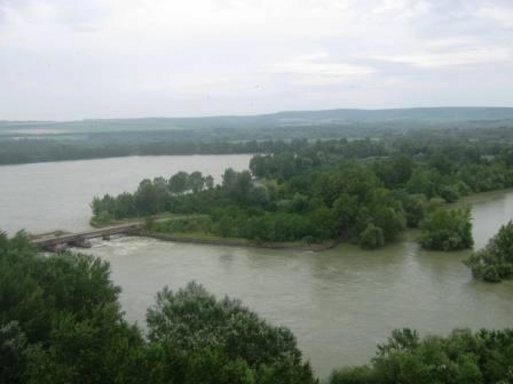 Cod roşu pe Prut! Apele ameninţă cele două Moldove