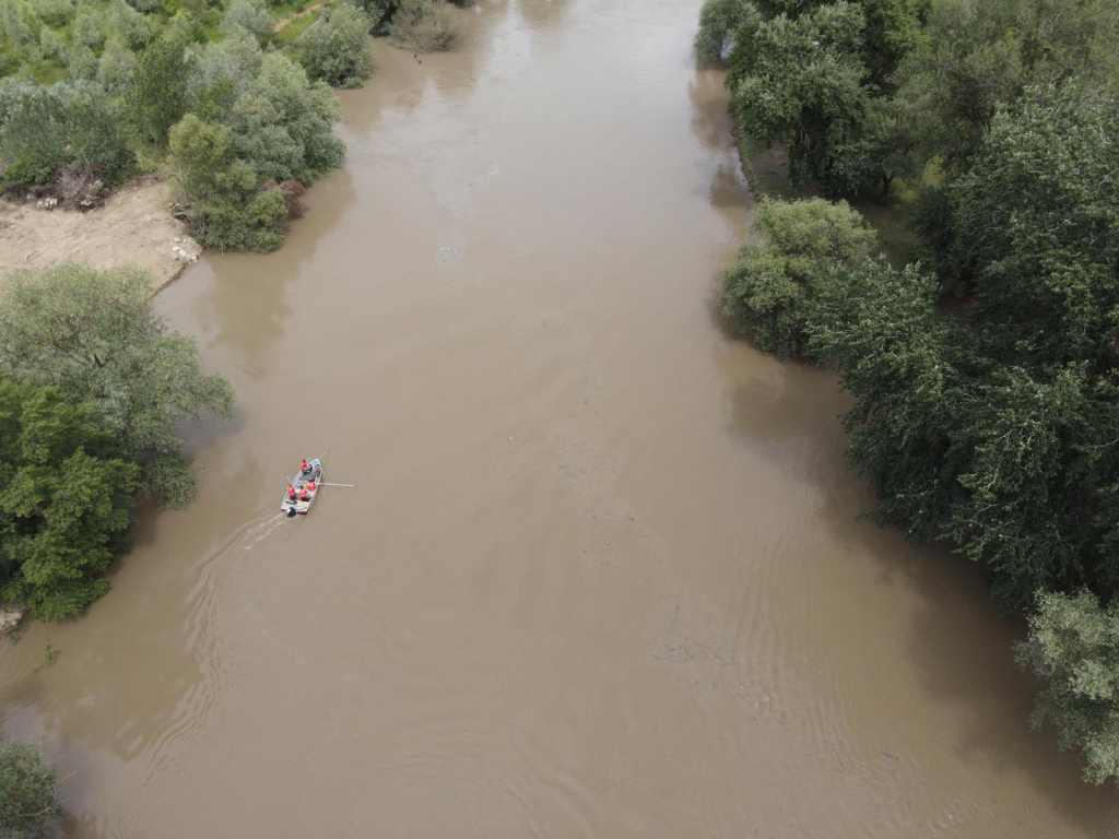 ULTIMA ORĂ! Pompierii caută o persoană  înecată