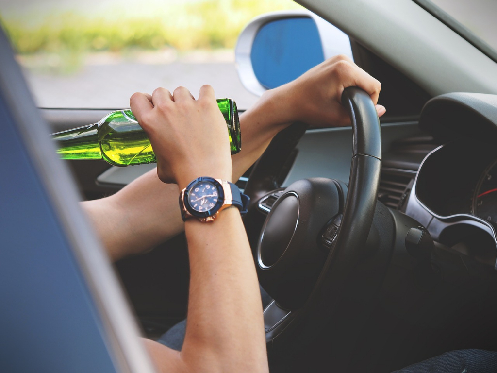 Doi vasluieni au bătut, în aceeași zi, toate recordurile în materie de alcool la volan