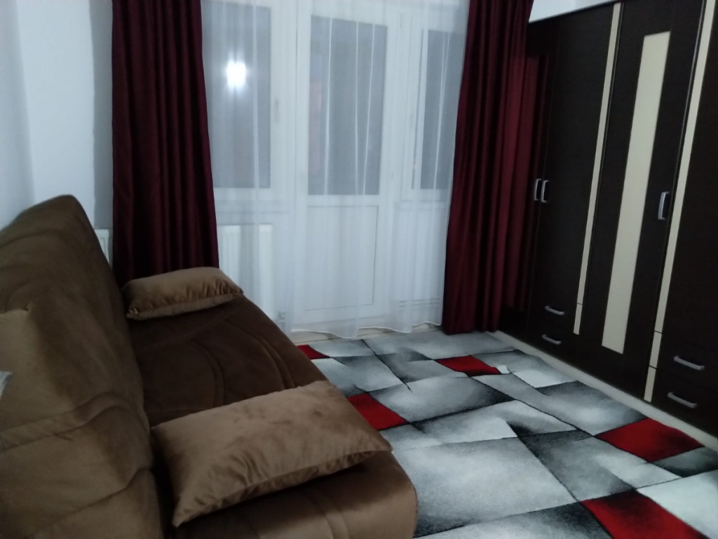 Proprietar PF inchiriez apartament 2 camere 