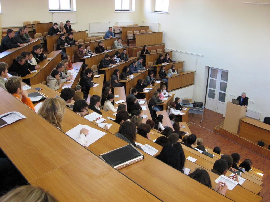 Burse private de studiu pentru studenţii ieşeni