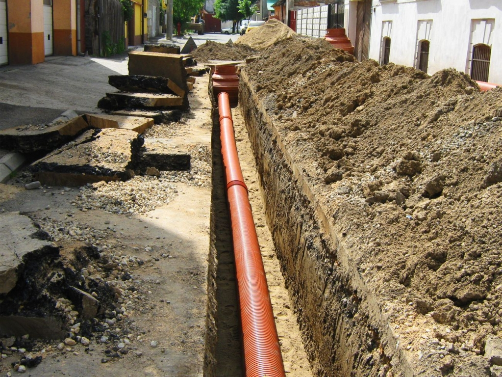 Ieşenii, obligaţi să se racordeze la sistemul de canalizare